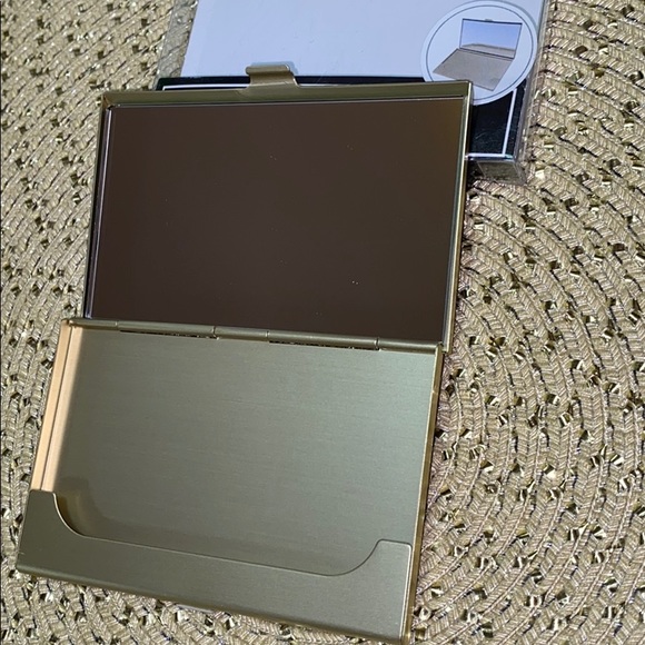 Lady Jayne compact Mirror and Card Holder - Picture 5 of 15